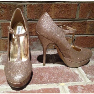 STEVE MADDON GAYLEE GOLD GLITTER T STRAP HEELS